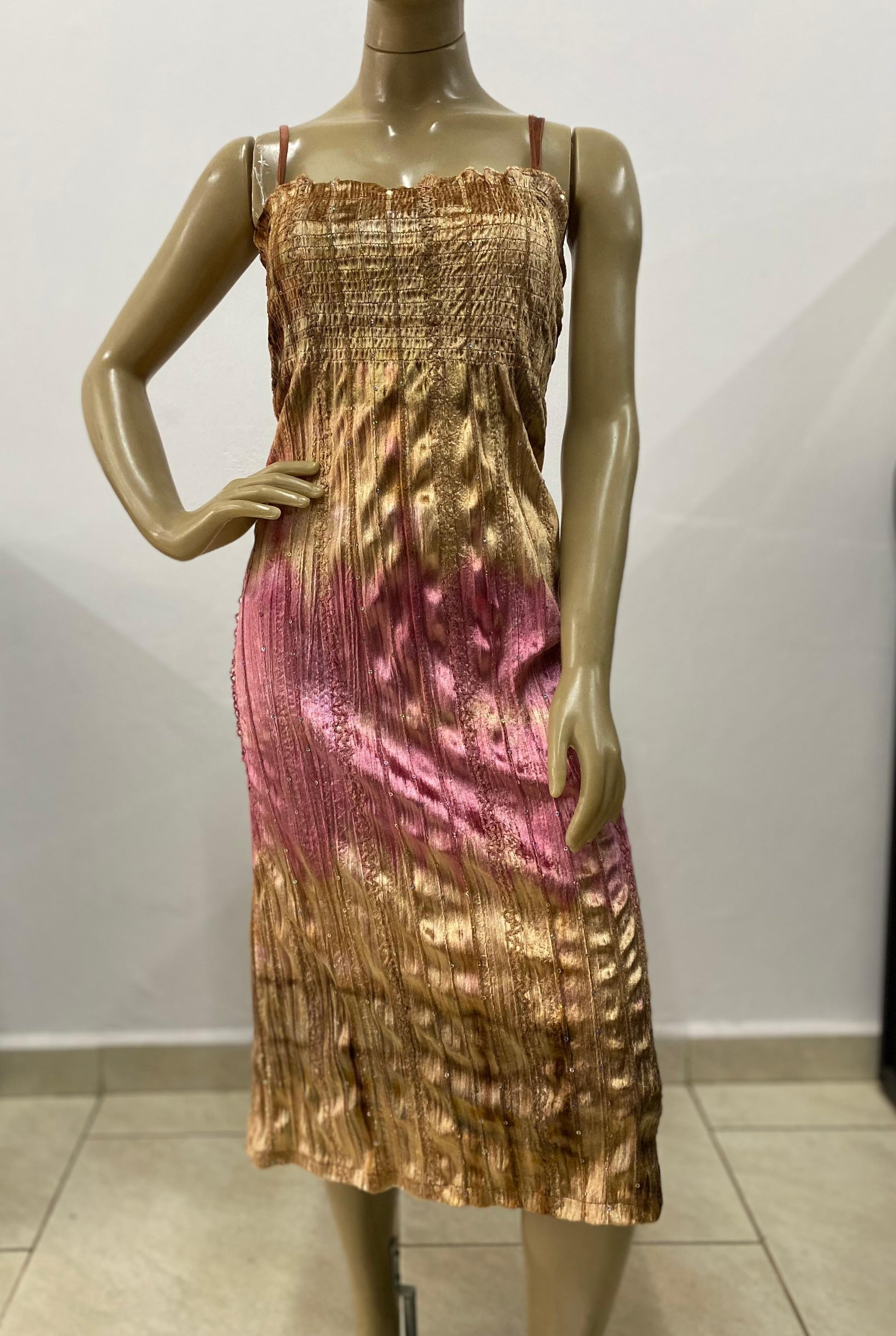 Vestido Midi de Veludo com Brilho e Alças Finas