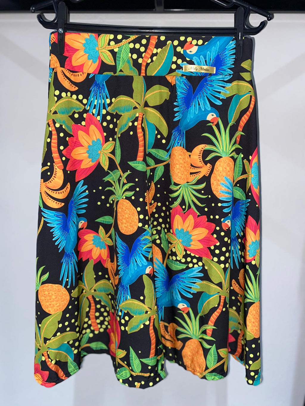 Saia Midi Estampada Tropical com Fundo Preto