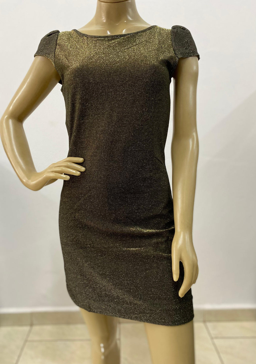 Vestido Feminino Curto em Lurex com Brilho