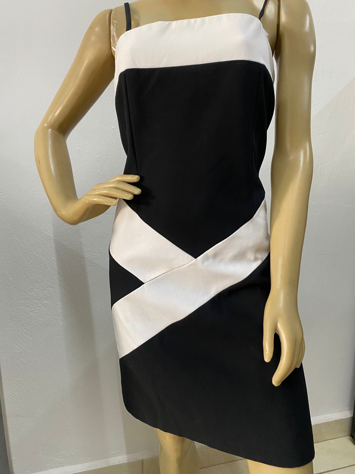 Vestido Feminino Preto e Branco Elegante