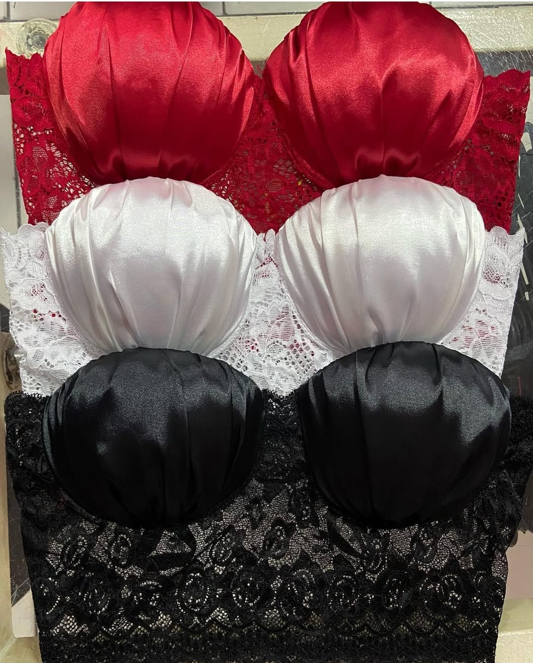 Top Cropped Renda Cetim com Bojo