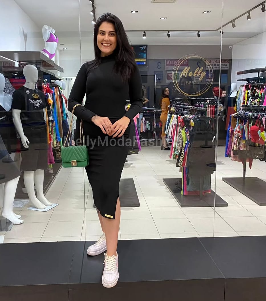 Vestido Manga Longa e Gola Alta com Fenda