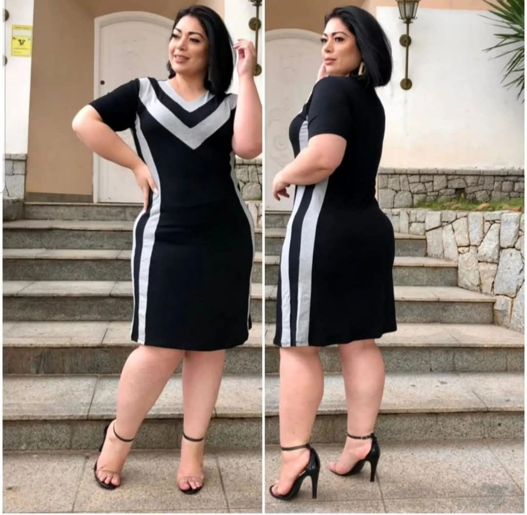 Vestido Plus Size Malha com Detalhe em Listra