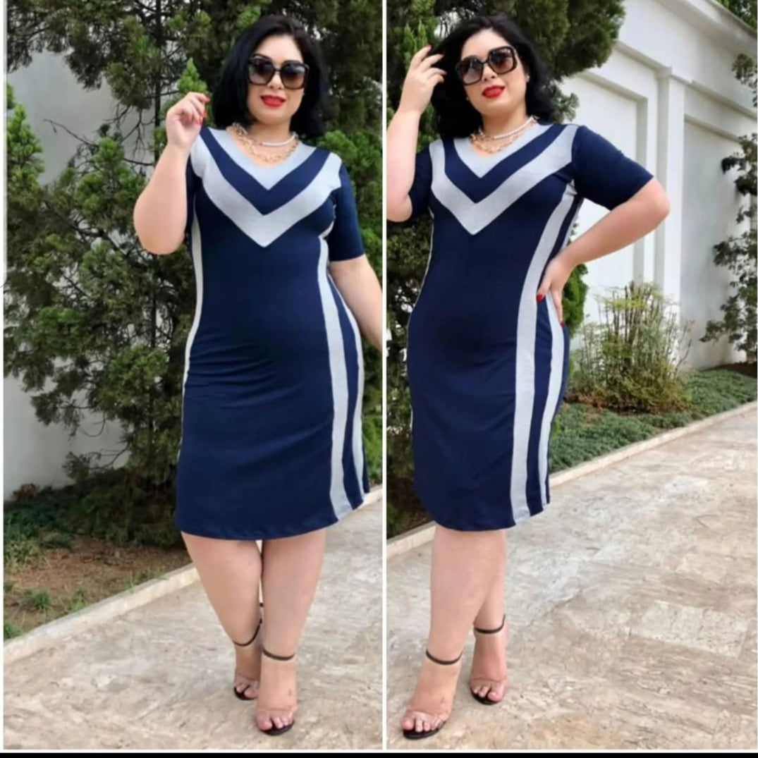 Vestido Plus Size Malha com Detalhe em Listra