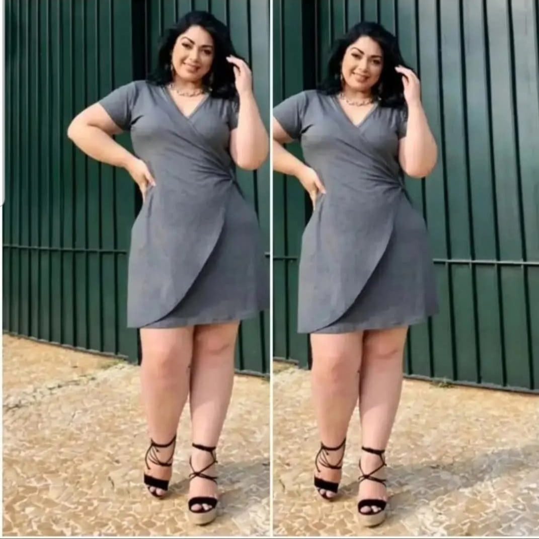 Vestido Plus Size Malha Envelope Movimento e Delicadeza no Look