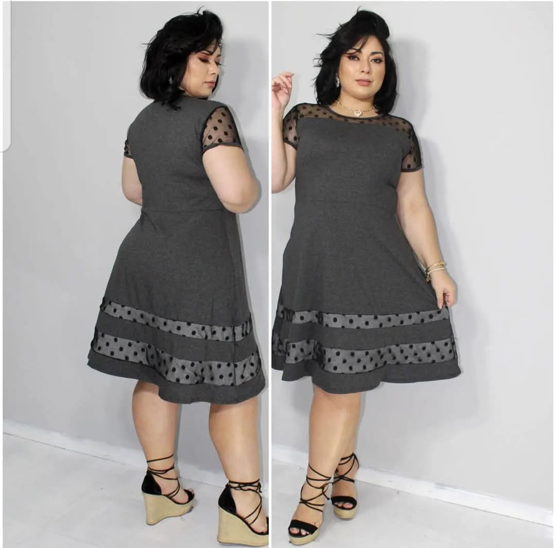 Vestido Plus Zise Malha com Detalhes em Tule Bolinha