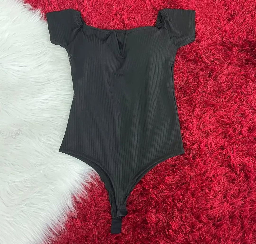 Boddy Canelado Decote com Detalhe em V