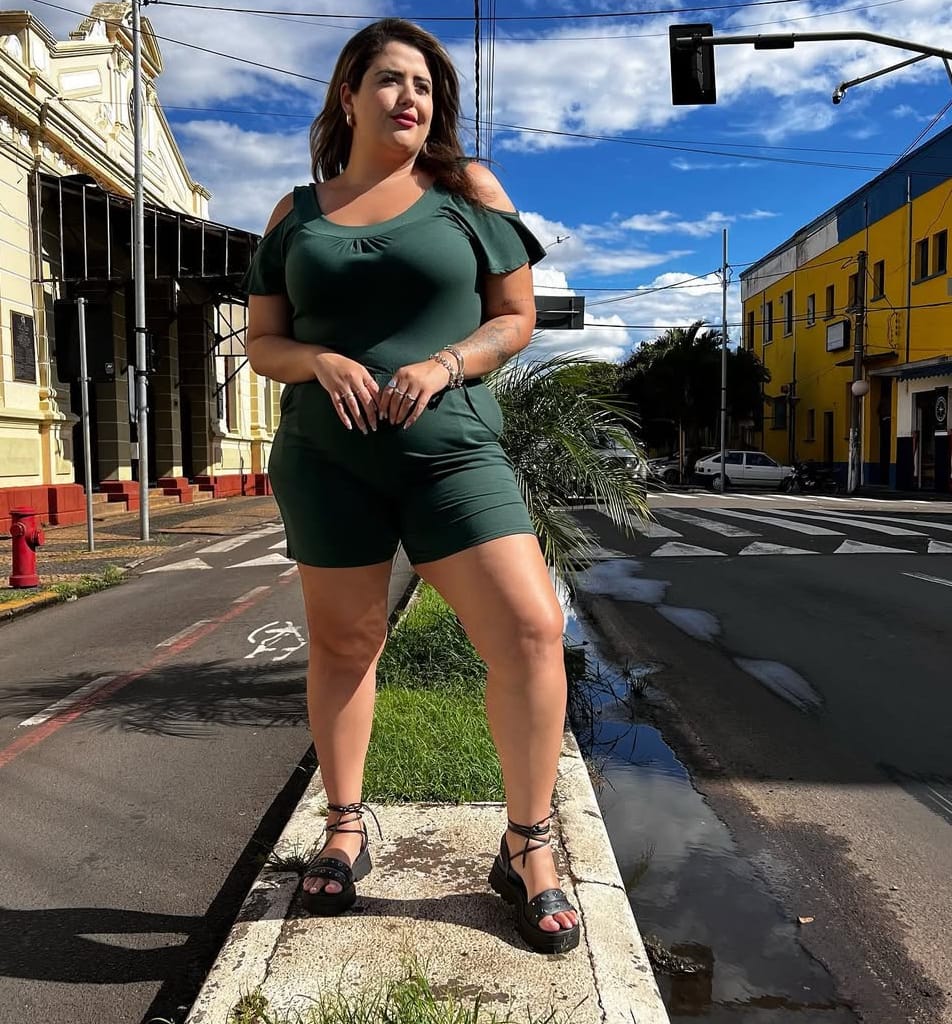 Macacão Malha Plus Ciganinha com Abertura na Manga