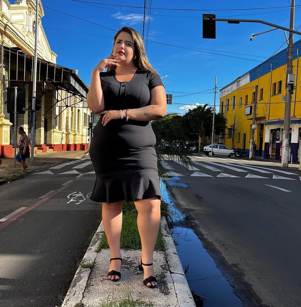 Vestido Social Poliéster Plus Size com Babado