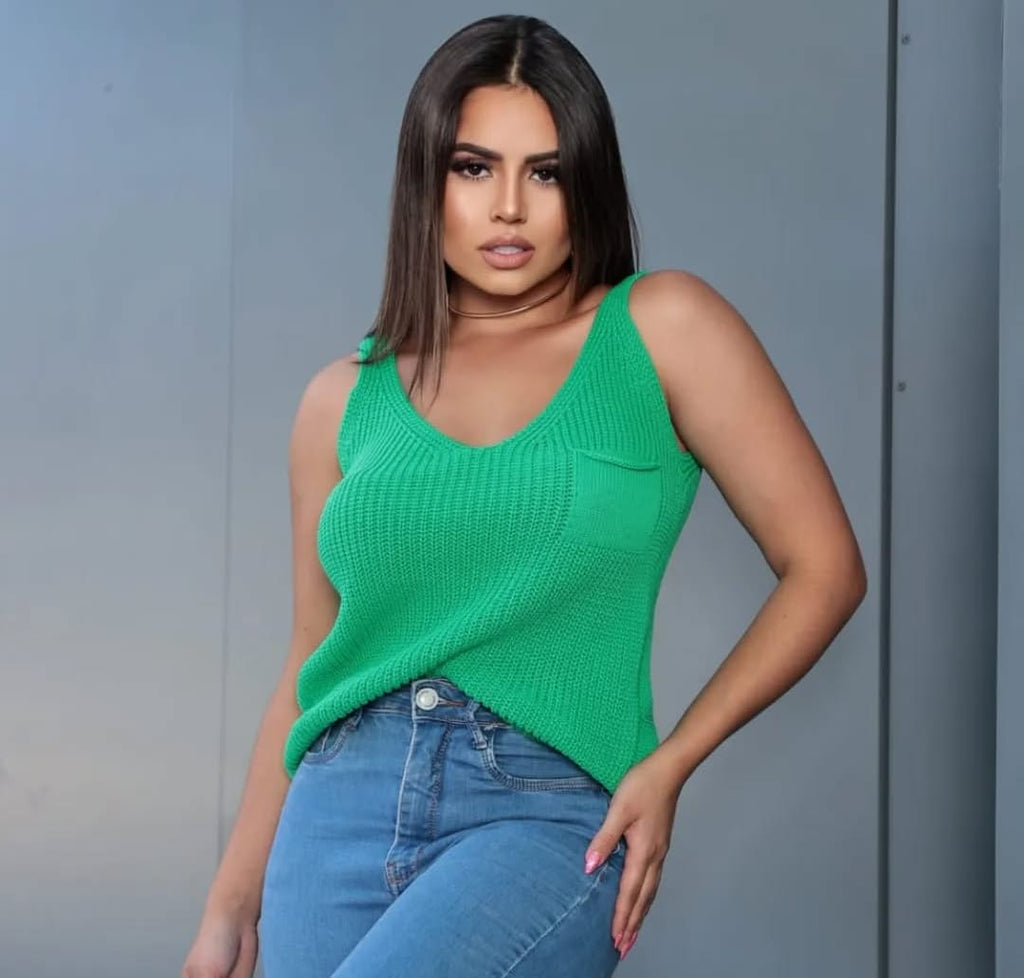 Regata Feminina Tricot com Bolso Estilo Moderno