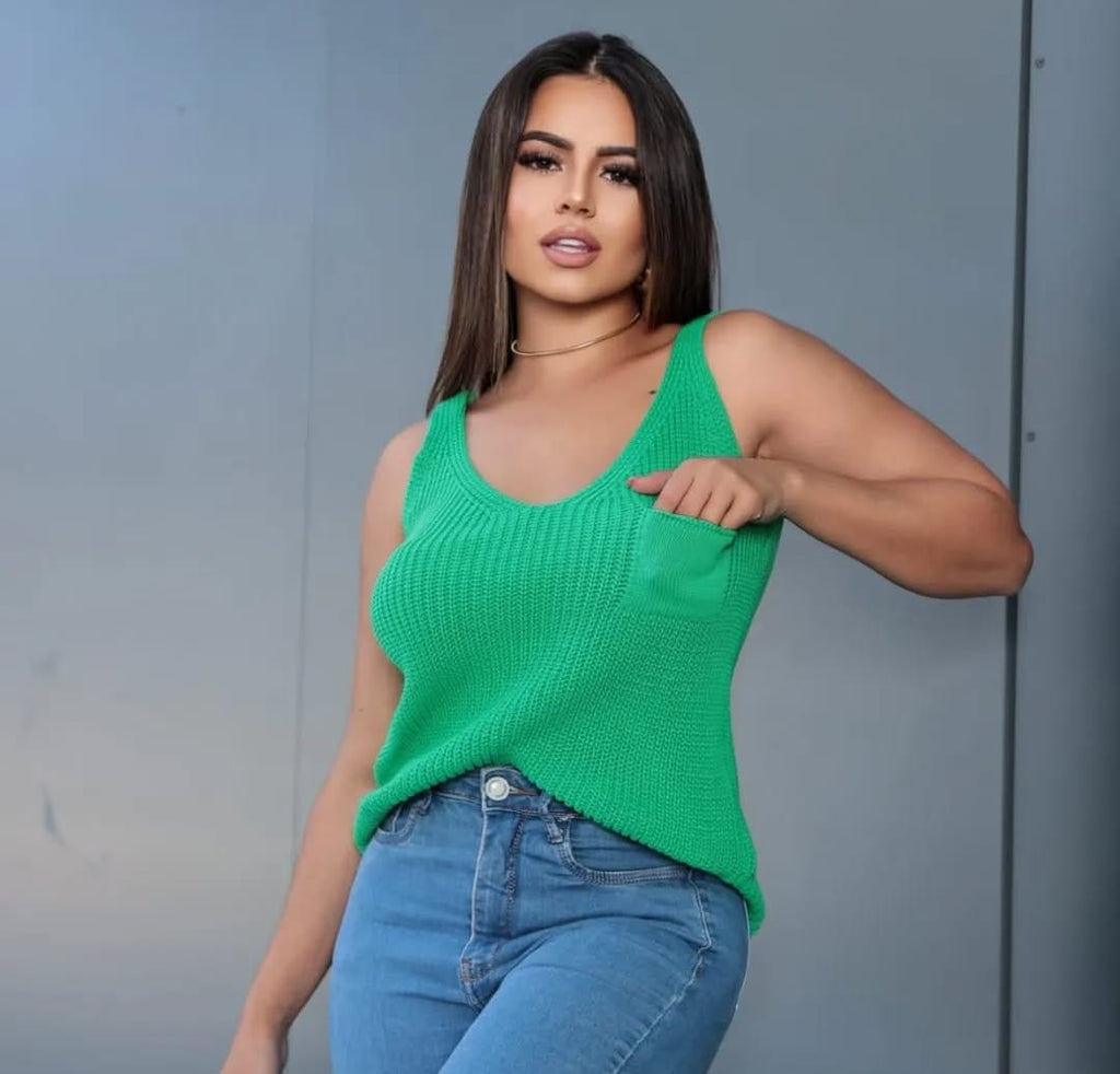 Regata Feminina Tricot com Bolso Estilo Moderno