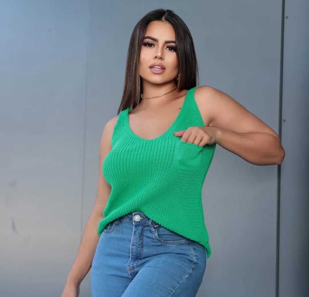 Regata Feminina Tricot com Bolso Estilo Moderno