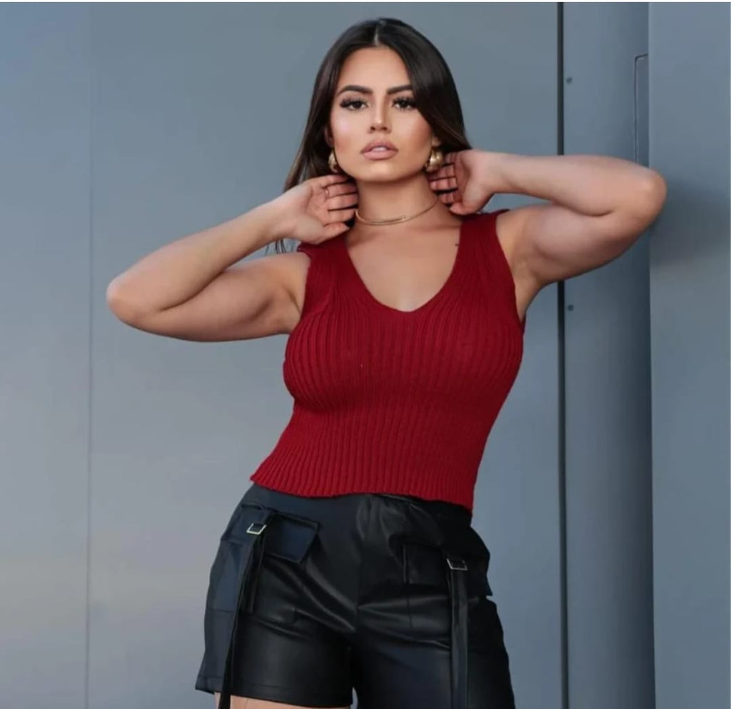 Blusinha Regata Trico Decote em V Versátil para Dia ou Noite