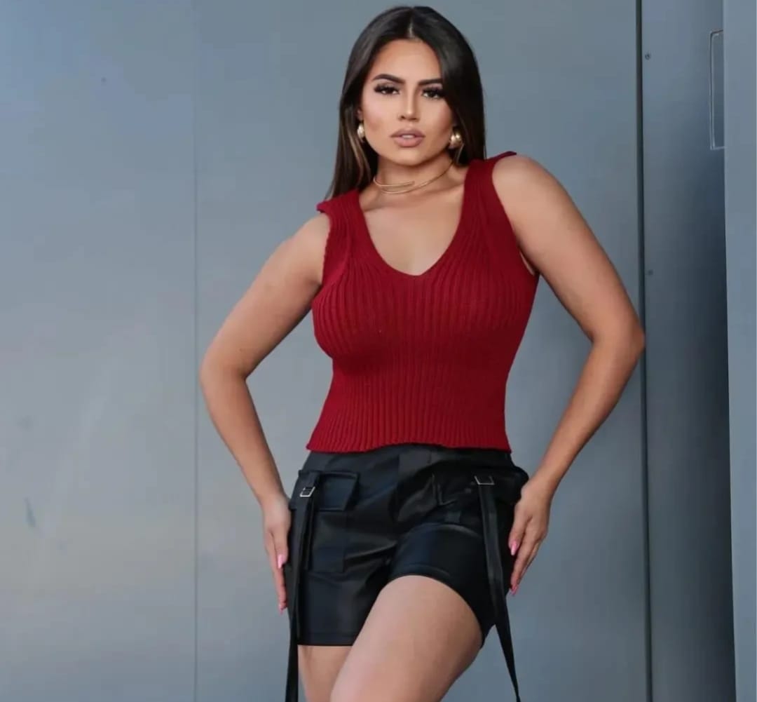 Blusinha Regata Trico Decote em V Versátil para Dia ou Noite