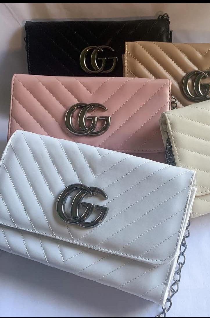 Bolsa Clutch com Corrente Estilo Noturno e Sofisticado