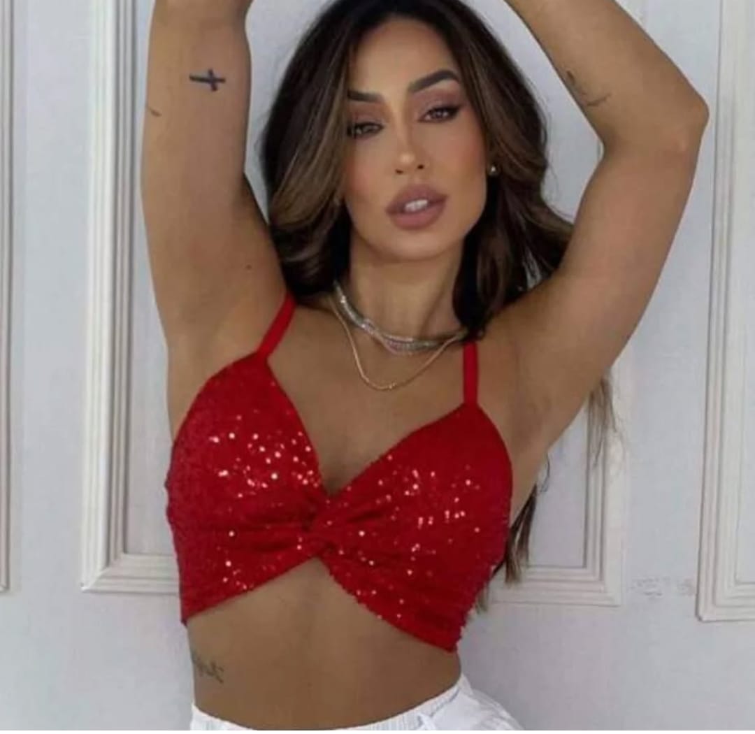 Cropped Paetê Bojo Torcido Estilo Fashion com Toque Sexy