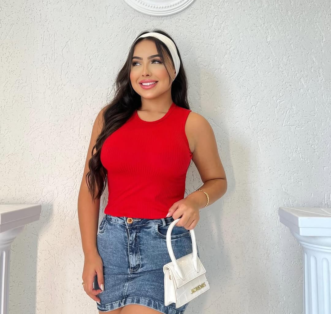 Regata Malha Canelada Elegância e Conforto