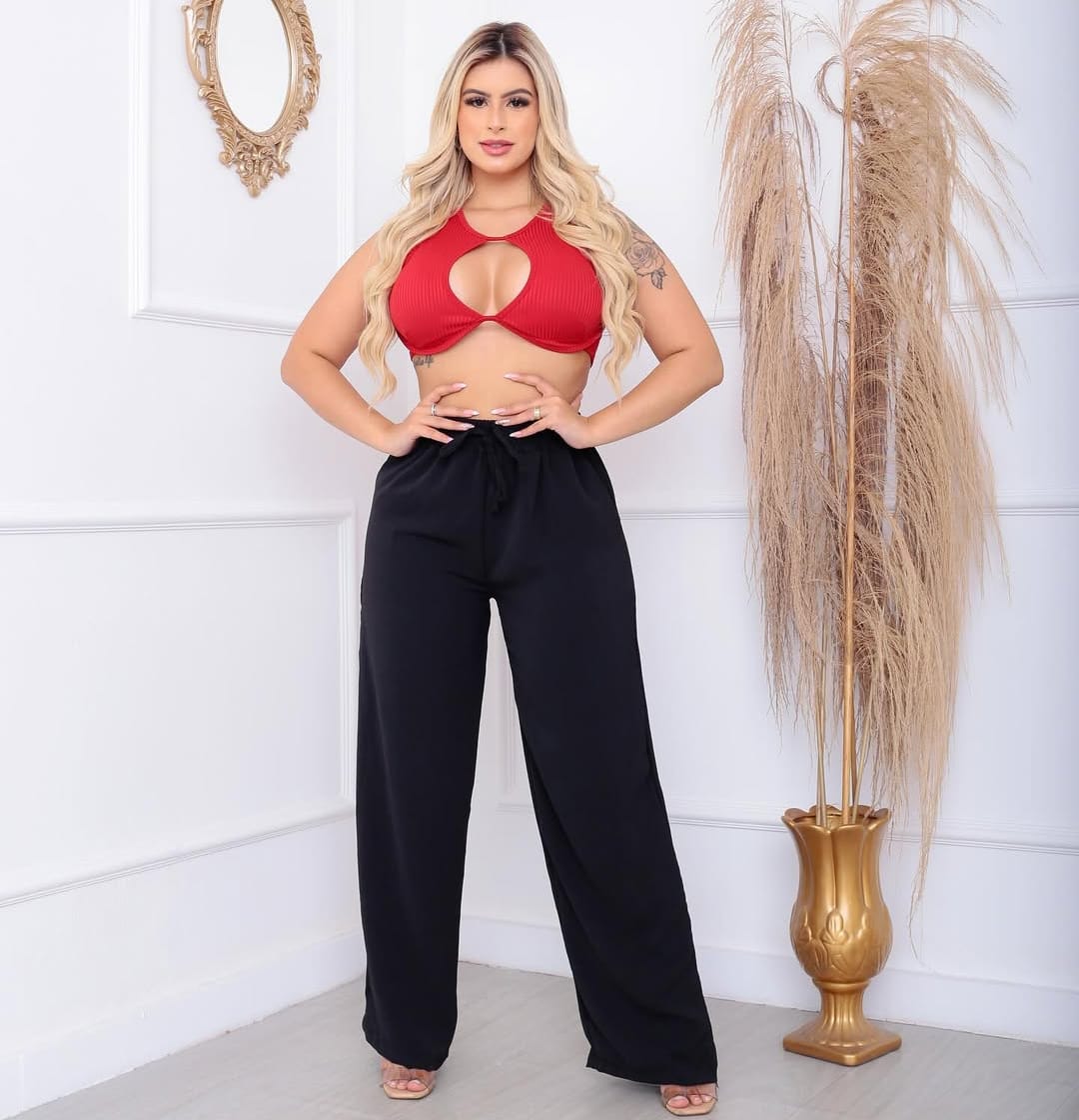 Cropped Canelado Decote Fenda Estilo e Conforto