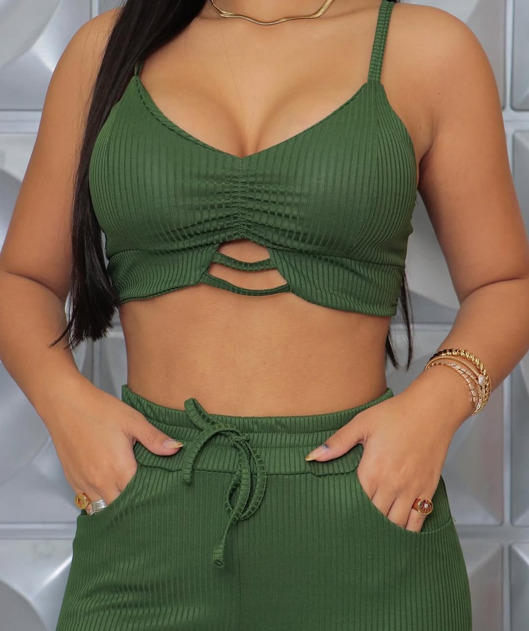 Cropped Canelado Drape Alça Conforto para Todas as Ocasiões