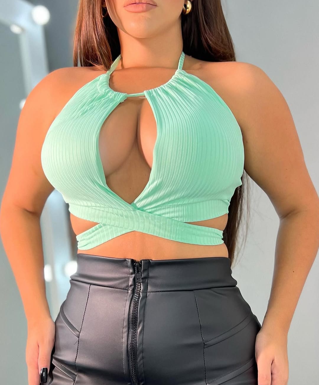 Cropped Canelado Fenda Laço Estilo Moderno Ideal para o Verão