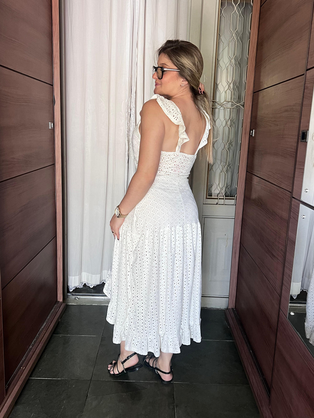 Vestido Midi Lessie Sofisticação e Elegância para Todas as Ocasiões