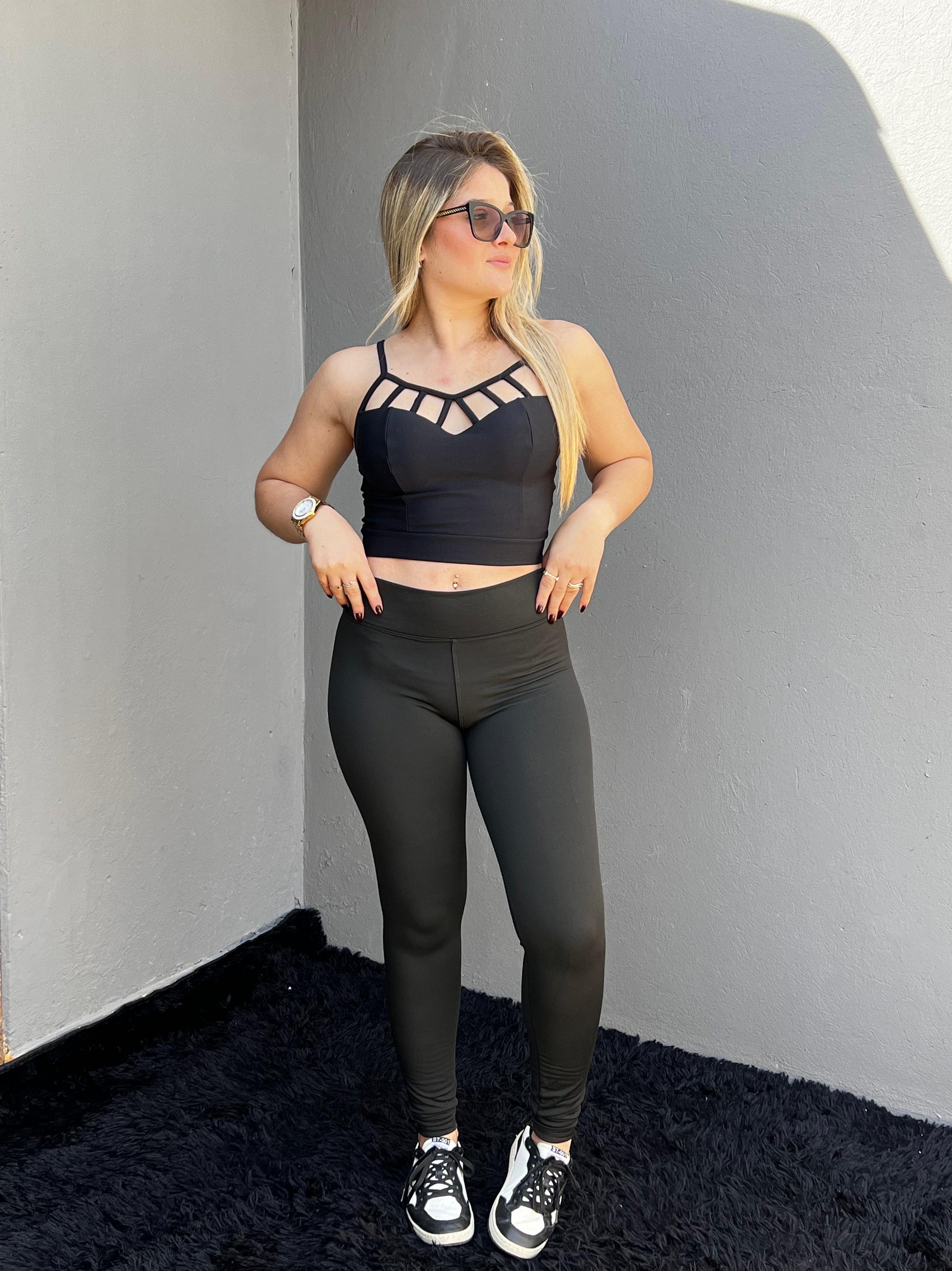 Cropped Lycra X Frente Conforto e Estilo Feminino