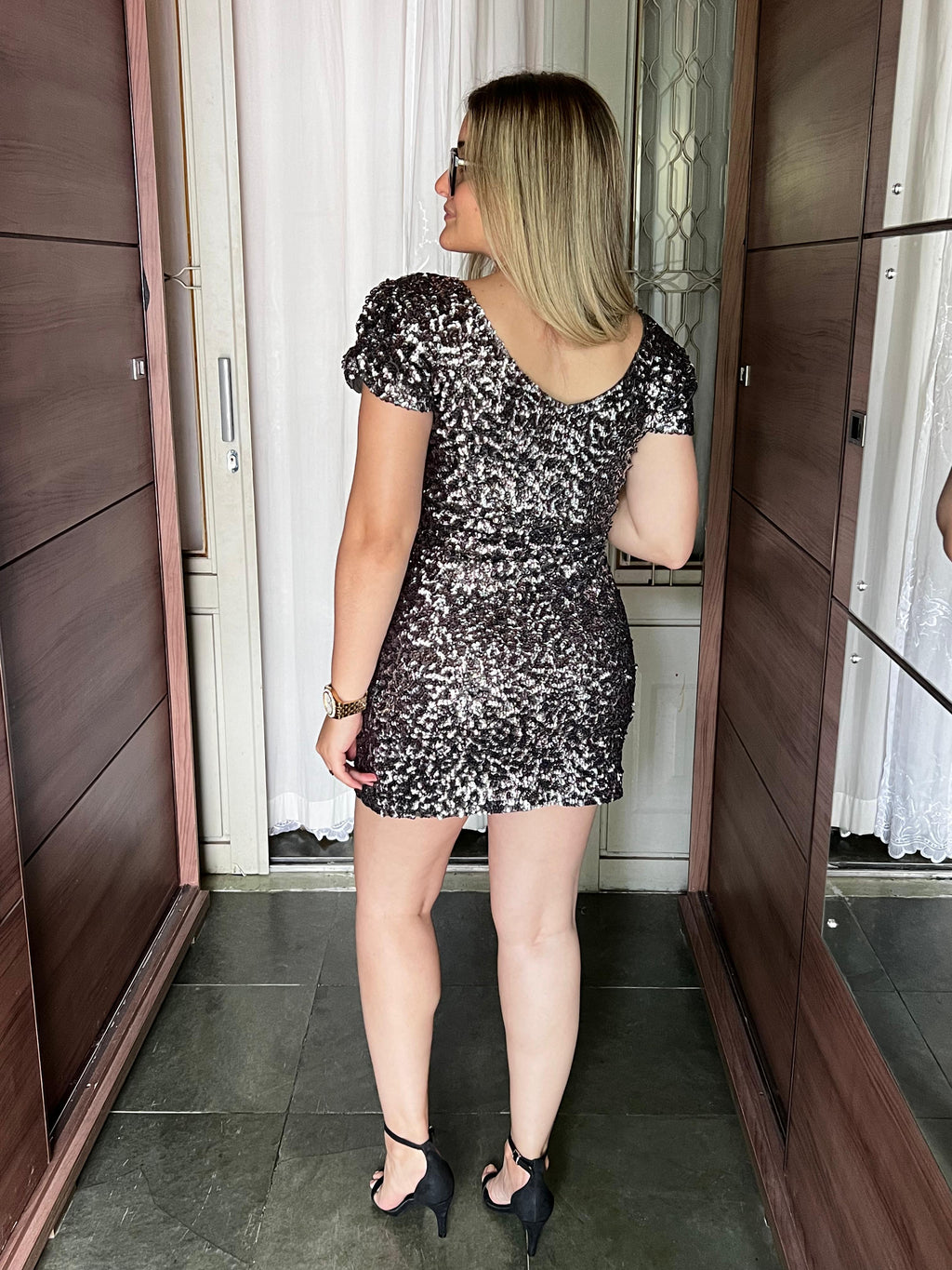 Vestido Paetê Prata Brilho Perfeito para Festas e Eventos