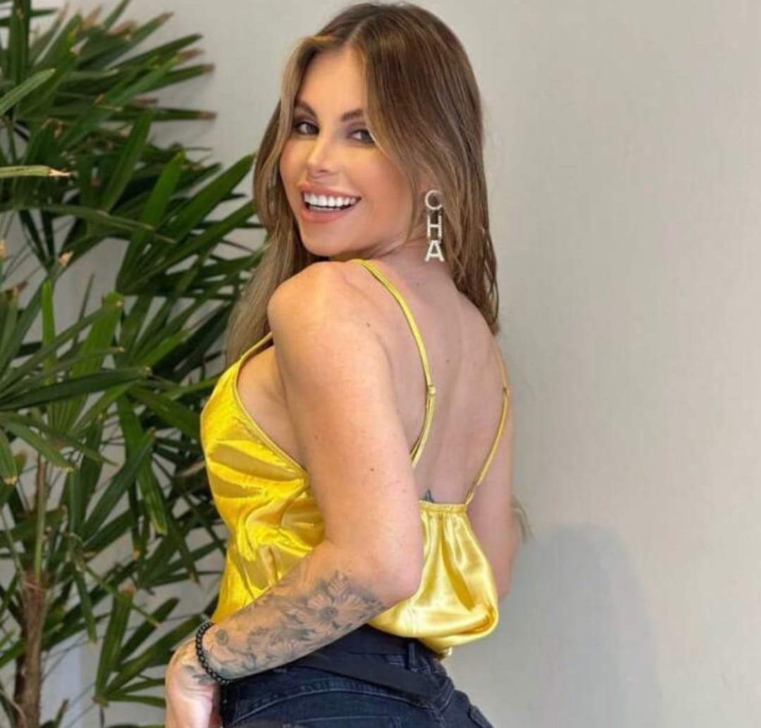 Regata Feminina Cetim Lisa Leve e Estilosa