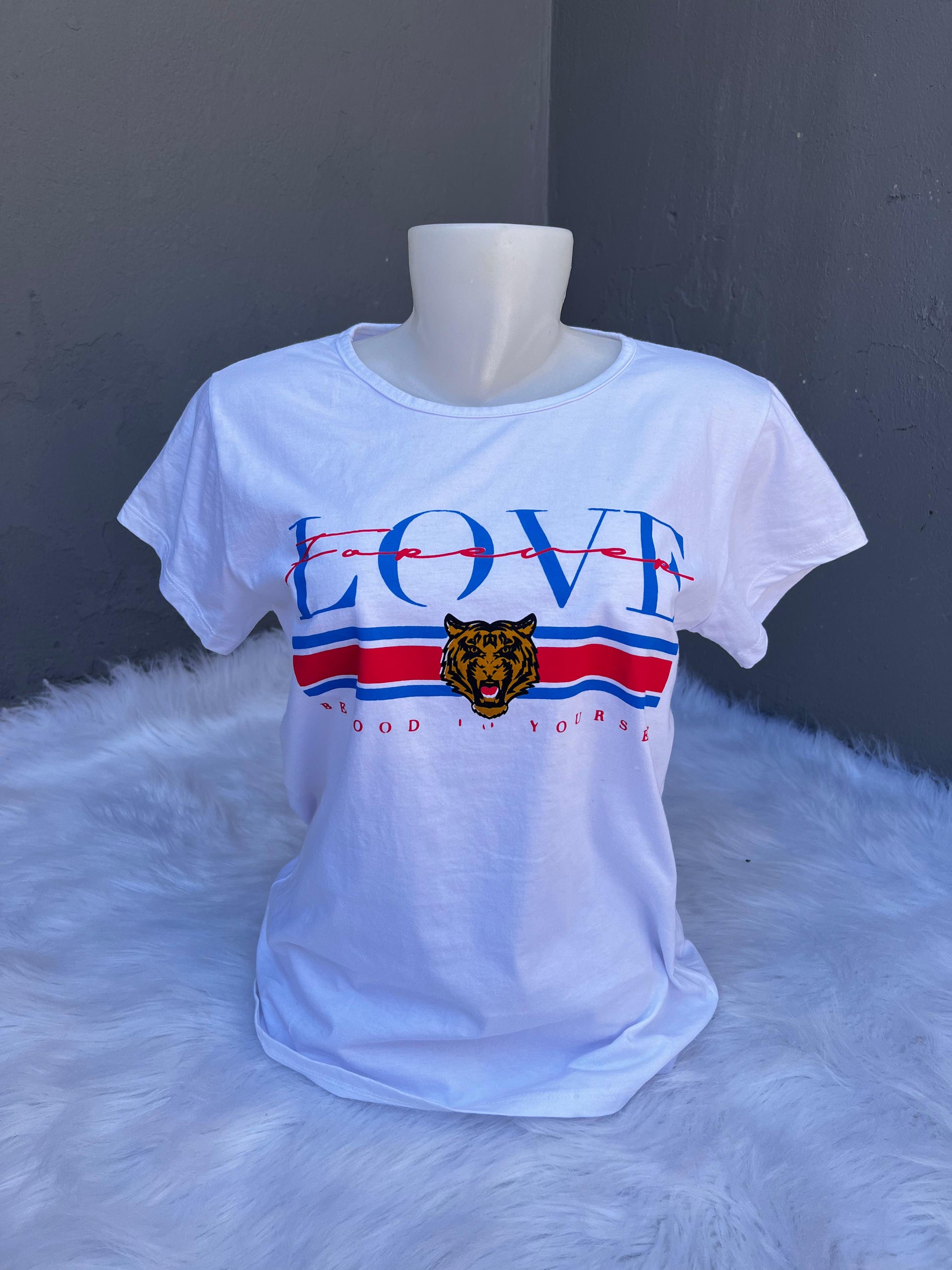 T-Shirt Estampada Feminina – Estilo e Conforto Casual