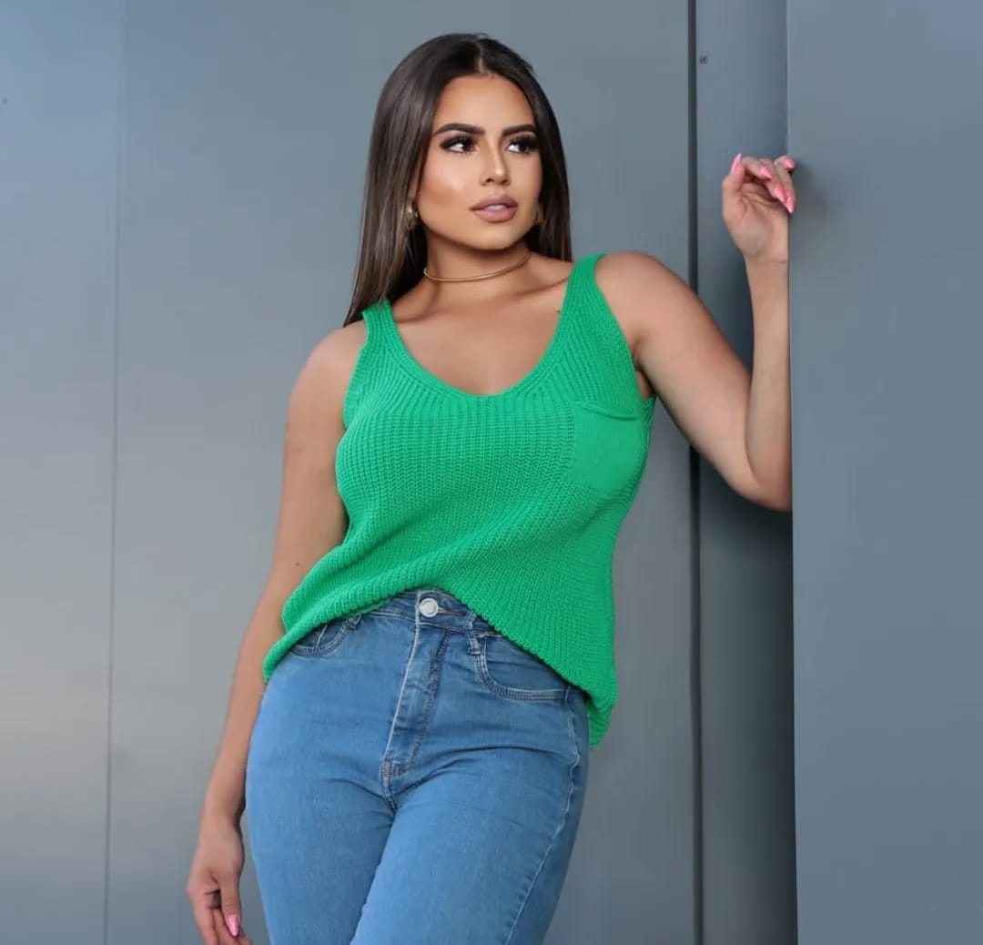 Regata Feminina Tricot com Bolso Estilo Moderno