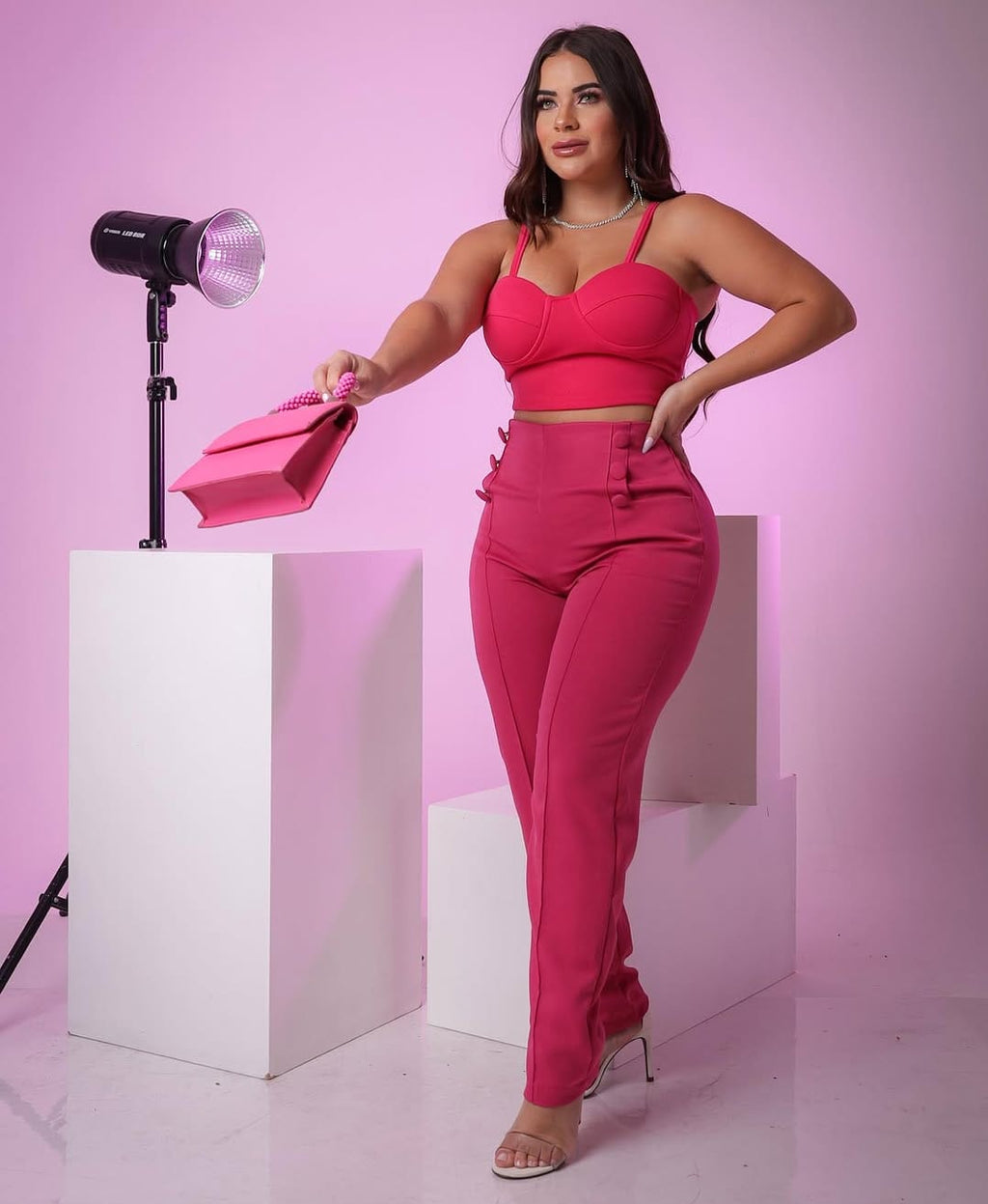 Calça Rosa Alfaiataria com Detalhes em Botões