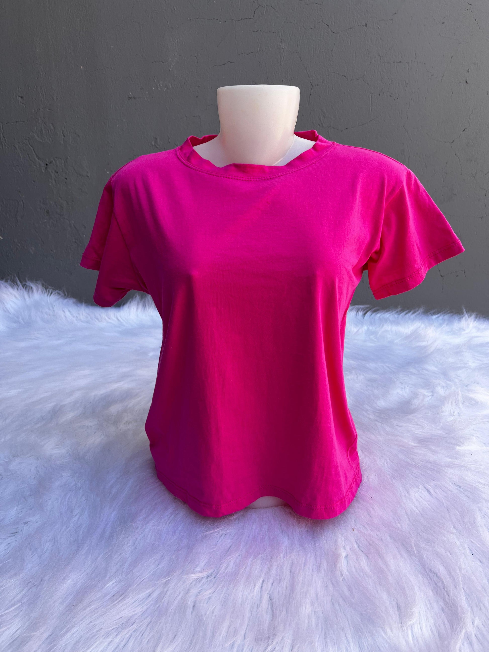 T-Shirt Básica – Moda Feminina Essencial e Prática