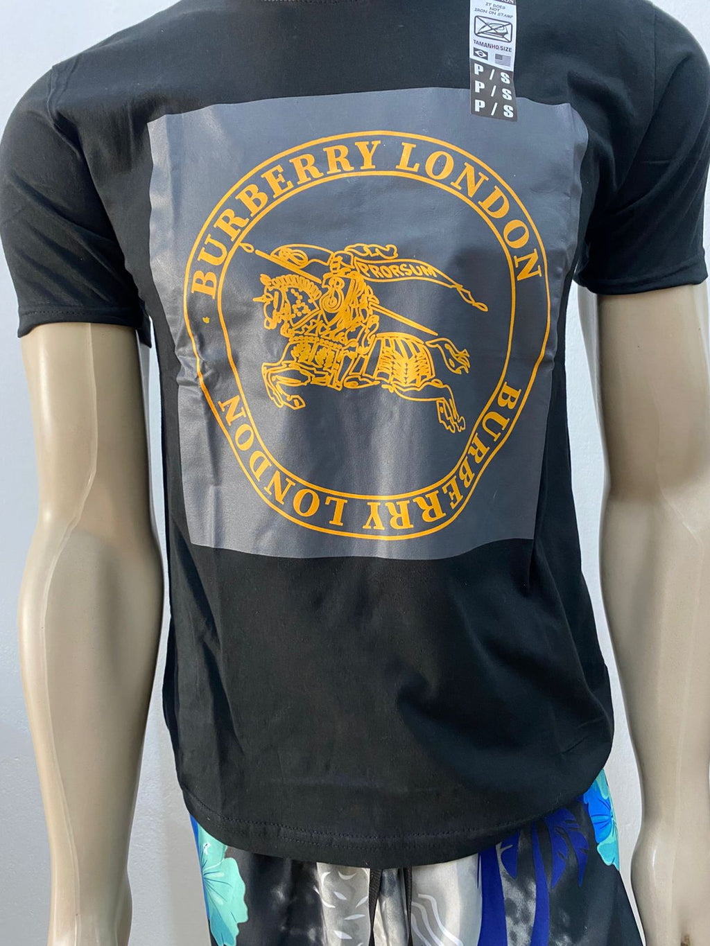 Camiseta Masculina Preto Premium – Estampa Dourada Estilo Londres