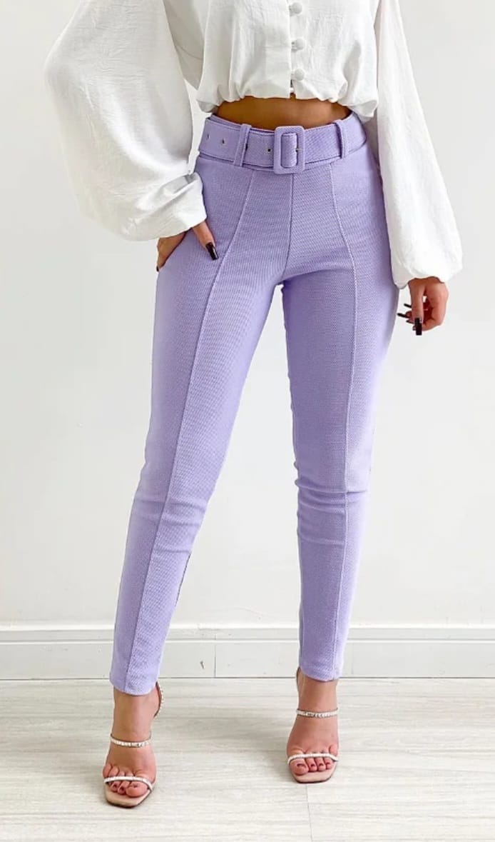 Calça Feminina Texturizada Lilás com Cinto
