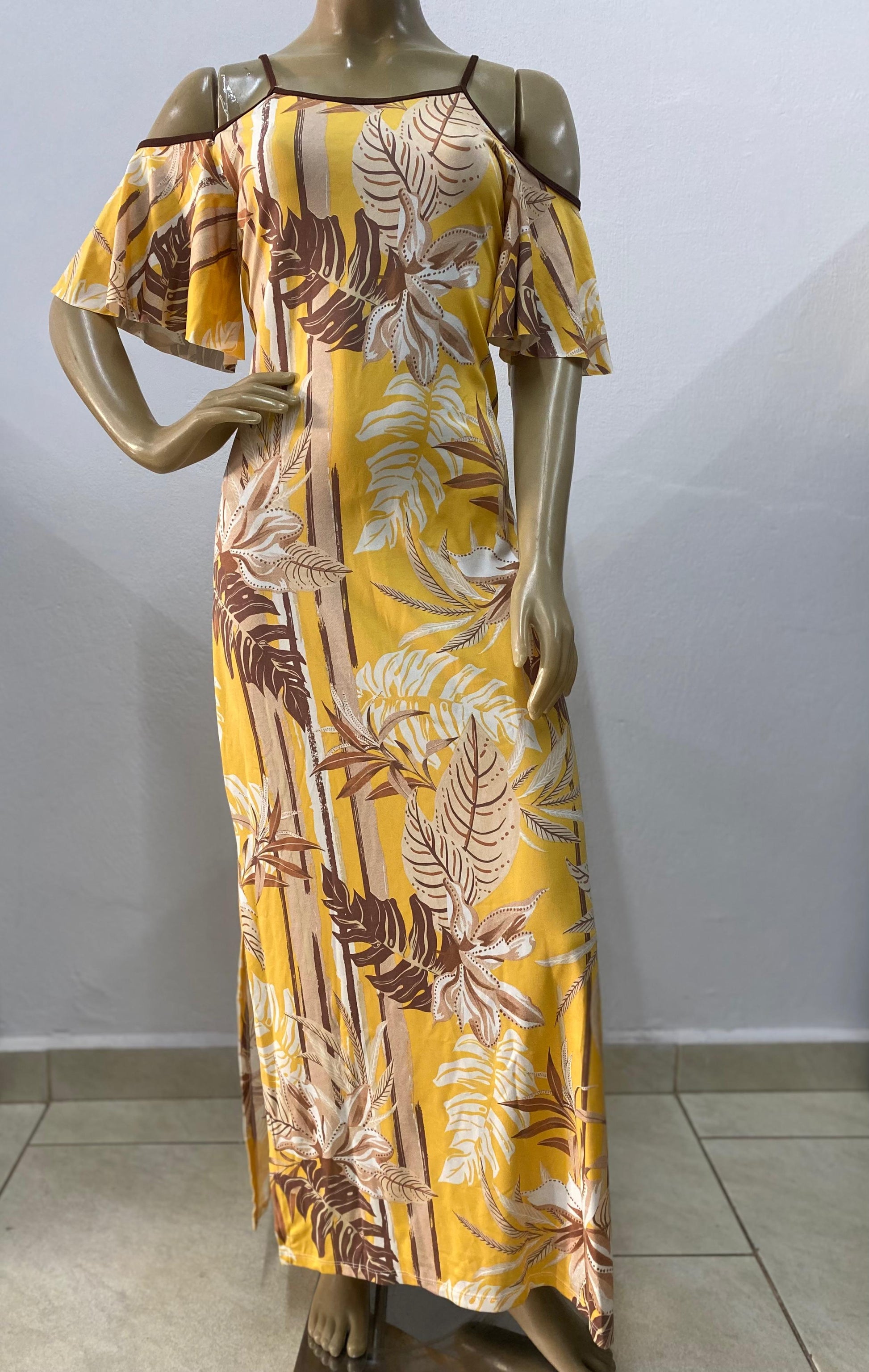 Vestido Longo Estampado Amarelo com Alças Finas e Ombro Vazado