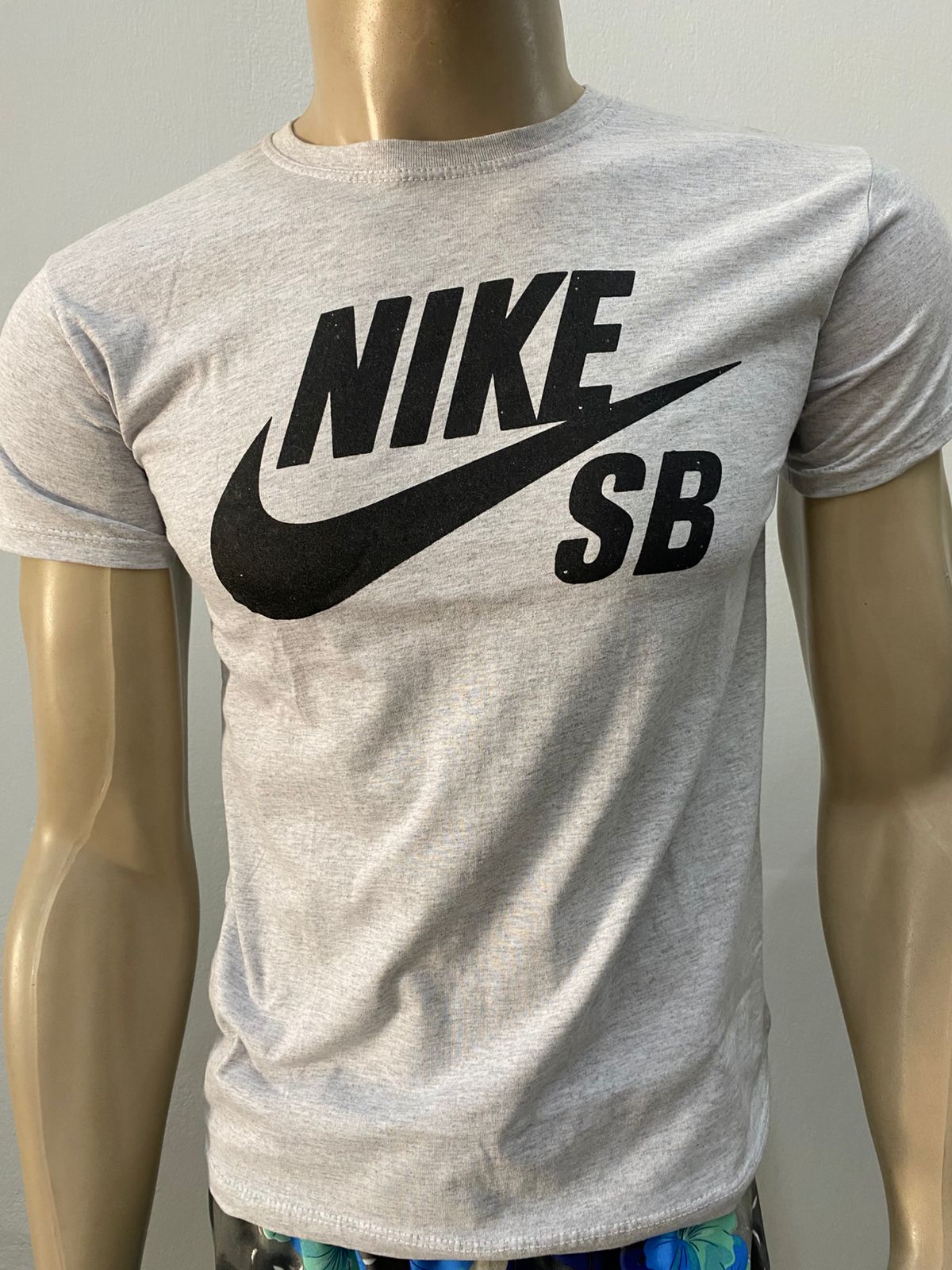Camiseta Masculina SB Cinza Estilo e Conforto no Dia a Dia